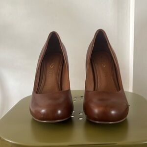 Brown leather round toe heels